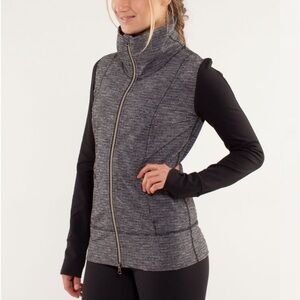 Lululemon Athletica Gray and Black zip up yoga Sweatshirt/jacket size 4